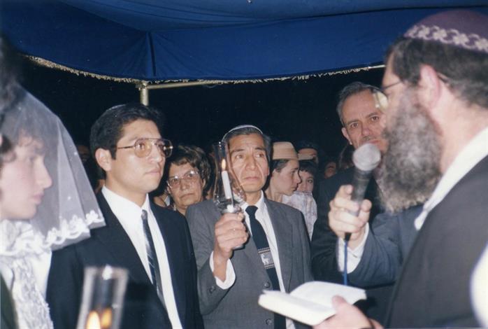 חתן וכלה מקהילת בני משה בחתונתם, ישראל, 1991 בקירוב חתן וכלה מקהילת בני משה בחתונתם, ישראל, 1991 בקירוב