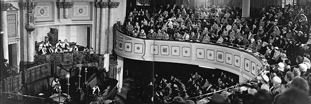 Governor of Australia in the Synagogue of Melbourne, 1980