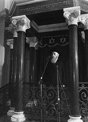 Yitzhak Frenkel, Chief Rabbi of Tel Aviv, speaking at the re-inauguration of the Nozyk Synagogue, Warsaw, 1983 Photo: Gustaw Russ. The Oster Visual Documentation Center, ANU - Museum of the Jewish People. Courtesy of Gustaw Russ, Poland