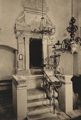 Interior view of the Remuh Synagogue. Postcard, 1920’s. Photo album by Bnai Brith, Krakow. The Oster Visual Documentation Center, ANU - Museum of the Jewish People