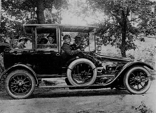 טיול של משפחת סימון במכונית. האג, הולנד 1902