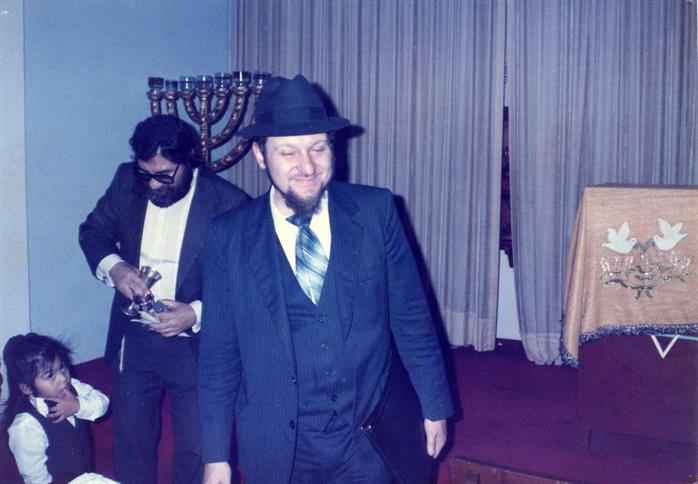 Asher Ben Avraham of Baderech Le Yerushalayim in a Synangogue, Mexico, 1980s Asher Ben Avraham of Baderech Le Yerushalayim in a Synangogue, Mexico, 1980s