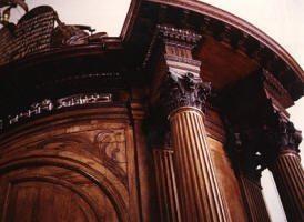 Interior view of the Neveh Shalom Synagogue: The Holy Ark, detail Photo: Jules Goldschmidt, France. The Oster Visual Documentation Center, ANU – Museum of the Jewish People Courtesy of Jules Goldschmdt, France