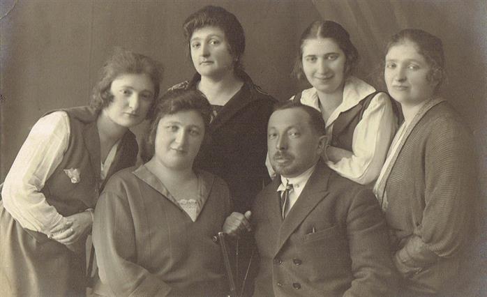 The Flashier Women , Szczebrzeszyn, Poland, c.1925
