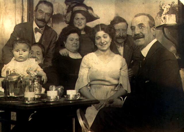 בני משפחת ויואנטי וחברים, נאפולי, איטליה 1912
