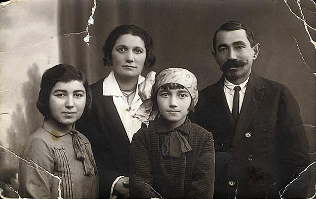 Blachtzki Family. Kobrin, Poland 1929 Blachtzki Family. Kobrin, Poland 1929