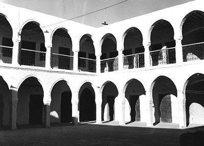 El Ghriba caravanserai in Houmt Souk, Djerba, Tunisia, 1962. Photo: Raymonmd Lange, Belgium. The Oster Visual Documentation Center, ANU – Museum of the Jewish People.