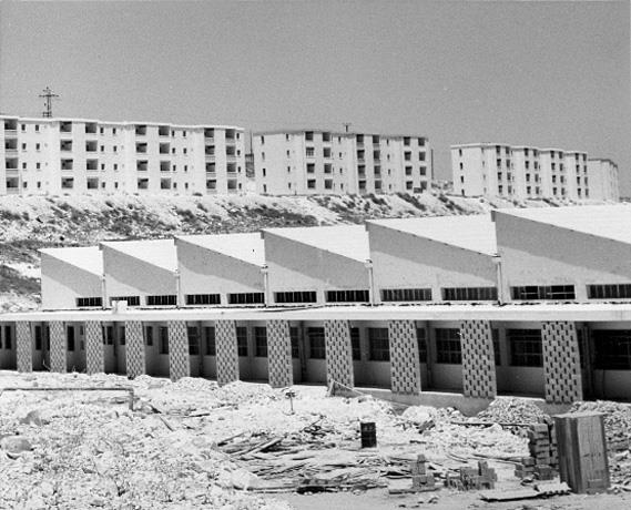 מבנה תעשייה ביישוב חדש, ישראל, שנות ה-1960