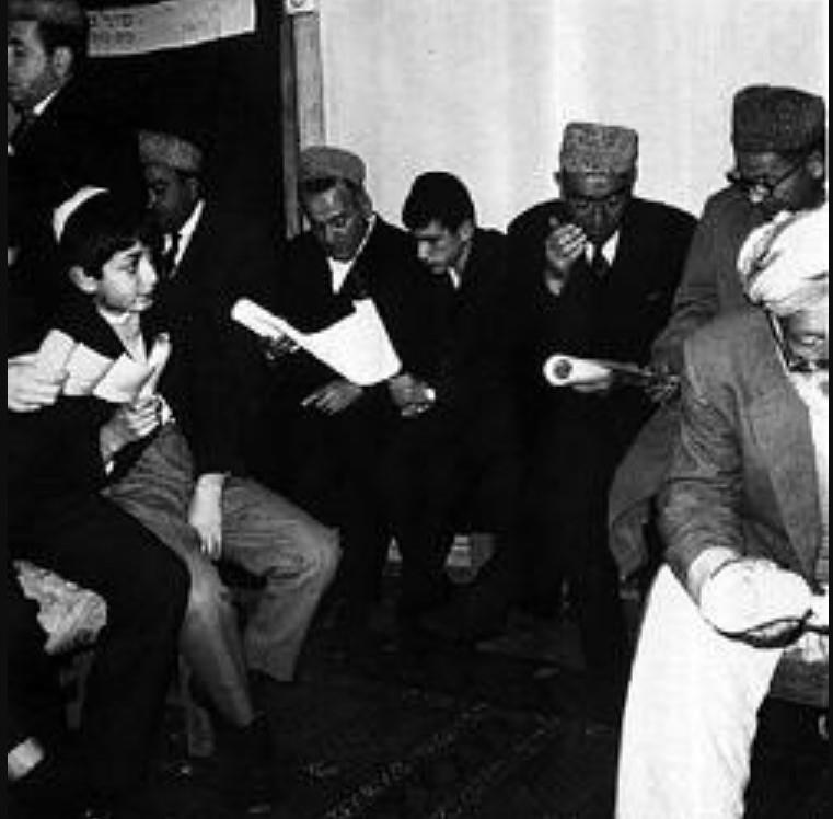 Megillat Esther Reading on Purim. Kabul, Afghanistan, 1966. Photograph: Ida Cowen, USA. ANU – Museum of the Jewish People, the Oster Visual Documentation Center