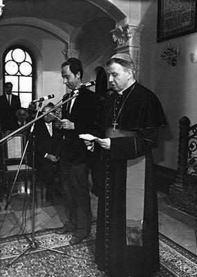 Prof. Kazimierz Majdainski of the Polish Catholic Church, speaking for the Polish people at the inauguration of the Nozyk Synagogue in Warsaw, Poland, 1983. Photo: Gustaw Russ, Poland. The Oster Visual Documentation Center, ANU - Museum of the Jewish People