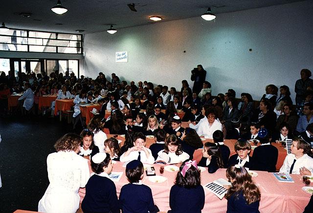 סדר פסח בבית הספר העברי, מונטווידאו, אורוגוואי, 1989