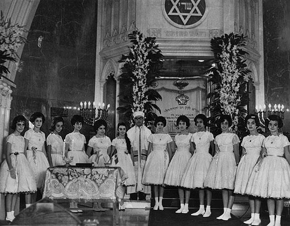 טקס בת המצווה בבית הכנסת 'רבי יהודה הלוי'. מכסיקו סיטי, 1961