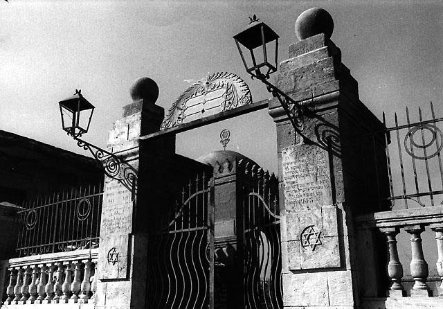 מראה מבחוץ של בית הכנסת הקראי בקהיר, מצרים, 1979