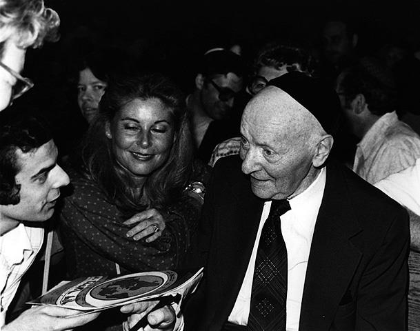 Isaac Bashevis-Singer after a lecture in Montreal, Canada 1979