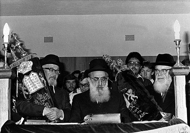 Rabbi Goren conducting a service in a synagogue in South Africa, c1979