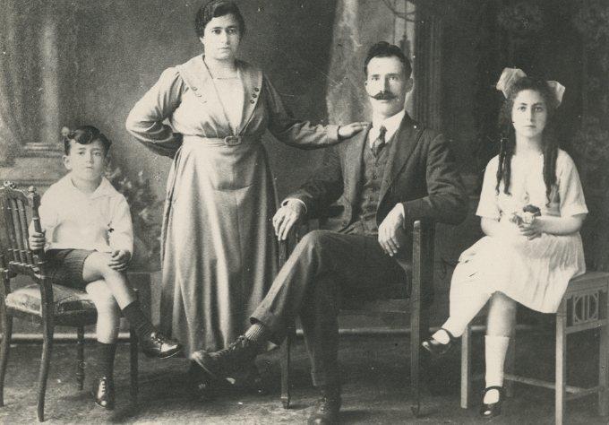 Moises Hazan, his wife and children, Concordia, Entre Rios, Argentina 1920 Moises Hazan, his wife and children, Concordia, Entre Rios, Argentina 1920