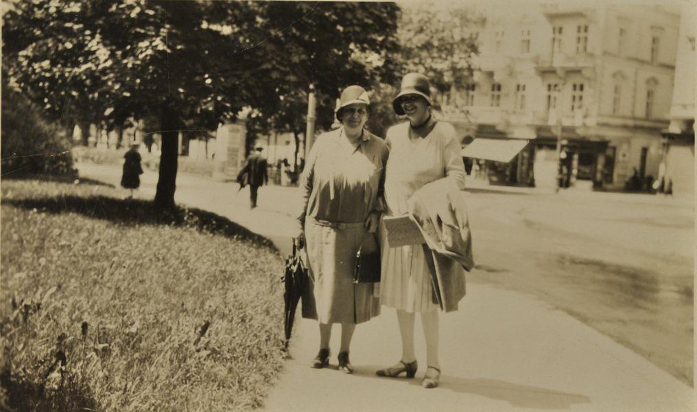 אידה כהן ובתה אילזה, מאריאנסקה לאזנה (מרינבאד), צ'כוסלובקיה, 1929