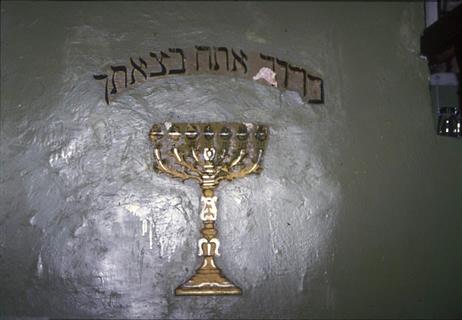 תשמישי קדושה, בית הכנסת בדוברובניק, קרואטיה, 1993 תשמישי קדושה, בית הכנסת בדוברובניק, קרואטיה, 1993